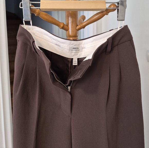 Aritzia The Effortless Pant in Rich Mocha Brown, Crepette (Short) - Picture 8 of 11